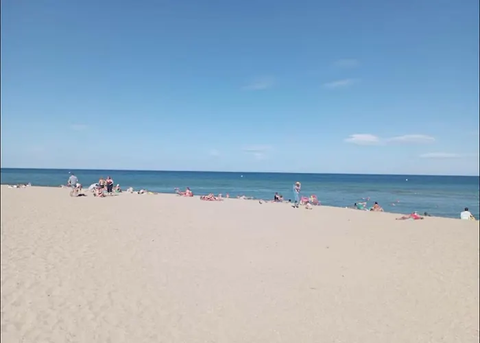 Belle Marina En Bord D\'Etang